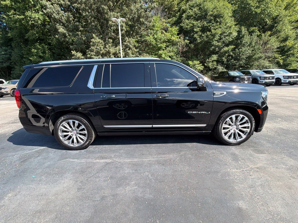 Used 2021 GMC Yukon XL Denali w/ Denali Ultimate Package AWD/4WD image 2