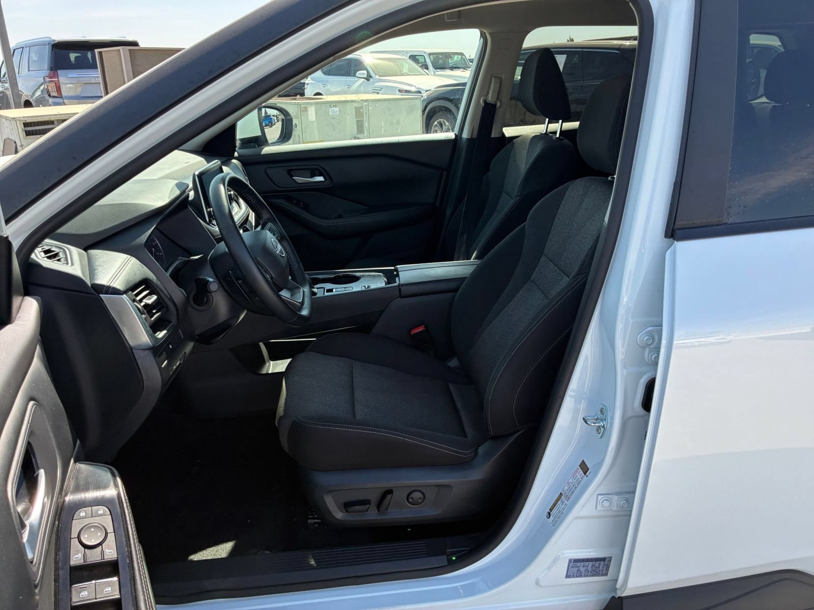 Used 2025 Nissan Rogue SV FWD image 28