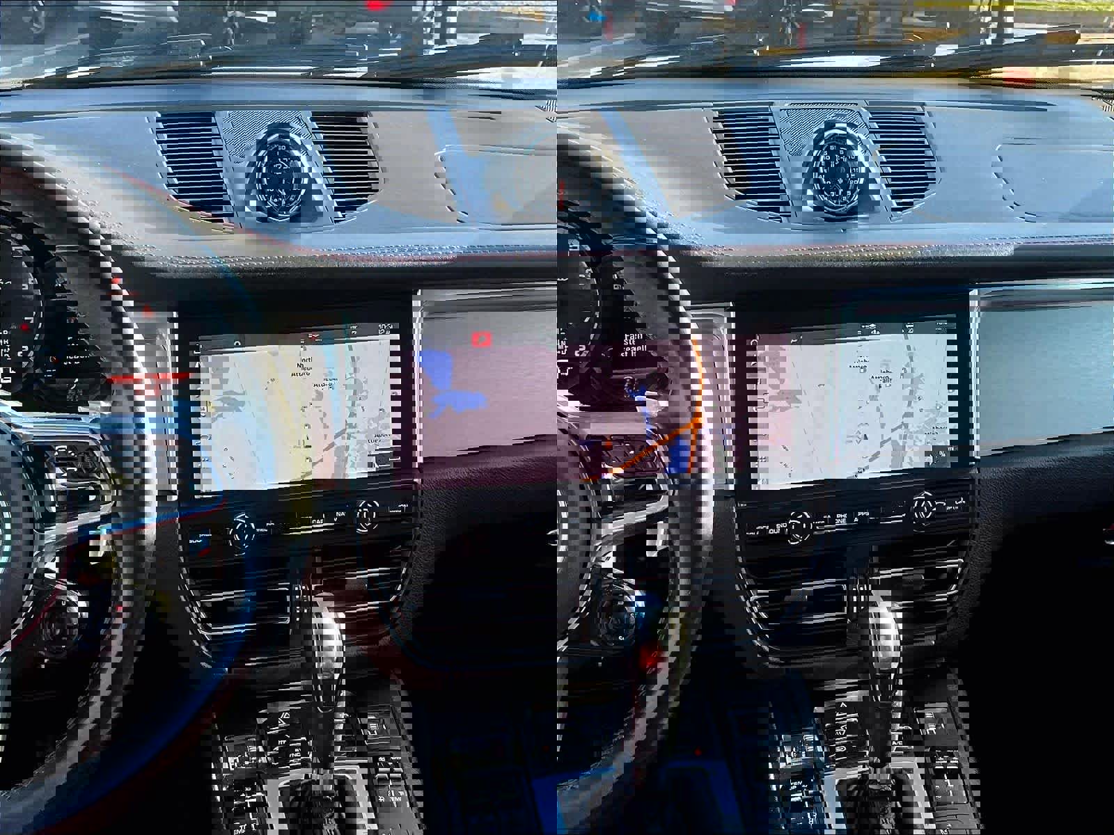 Used 2021 Porsche Macan Turbo image 18