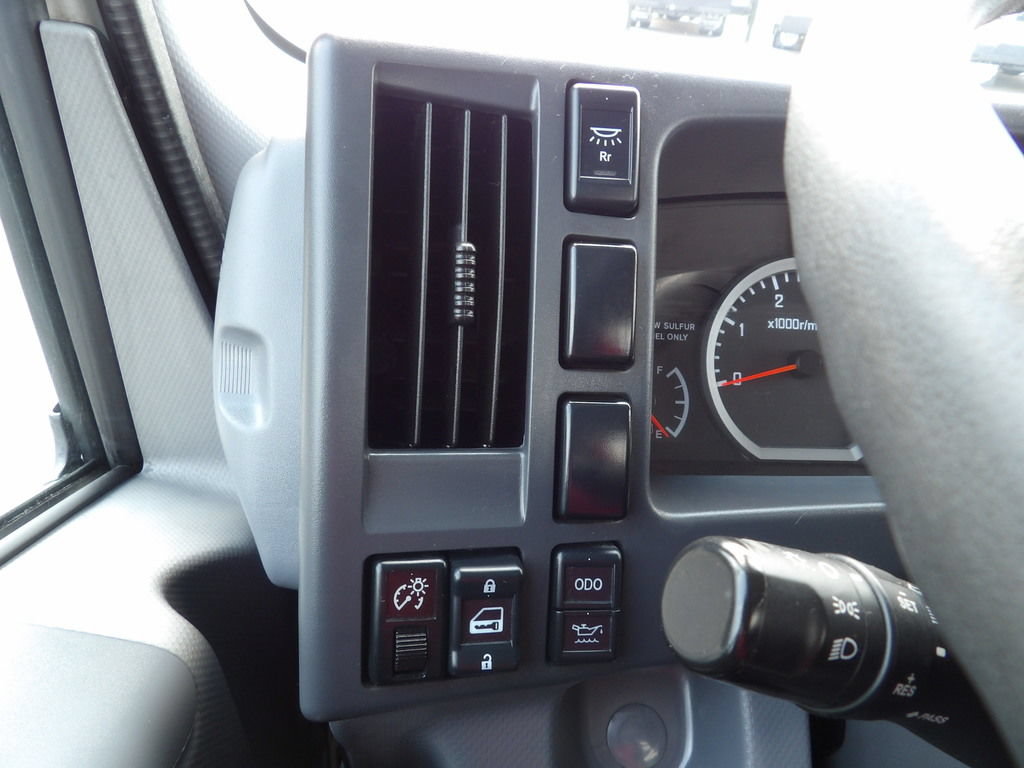 Used 2021 Isuzu NPR RWD image 18