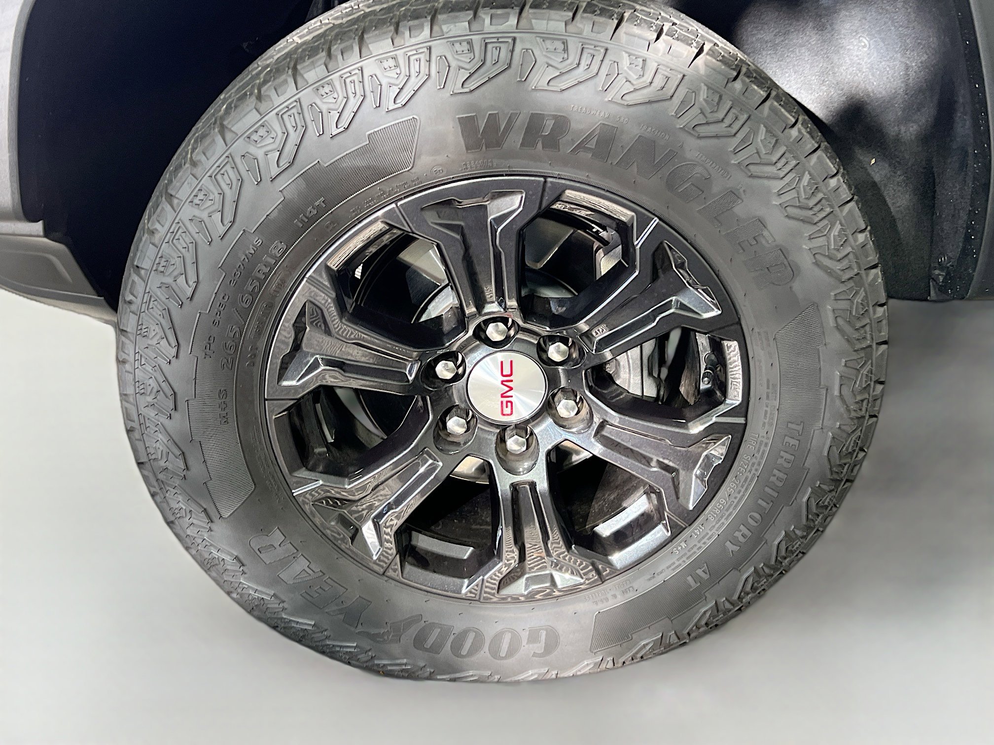 Used 2024 GMC Canyon Elevation w/ Elevation Premium Package image 13