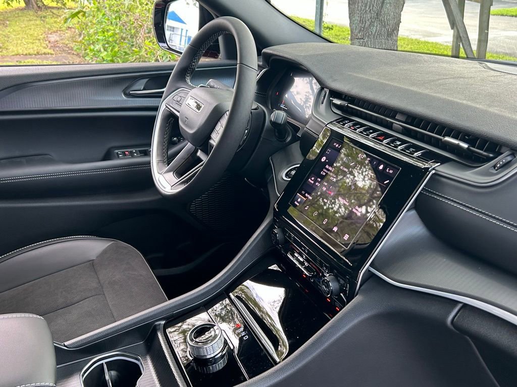 New 2025 Jeep Grand Cherokee Altitude image 31