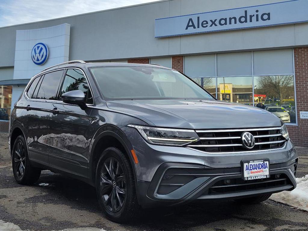 Used 2022 Volkswagen Tiguan SE w/ Panoramic Sunroof Package