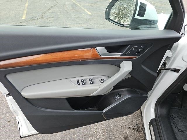 Used 2023 Audi Q5 2.0T Premium w/ Convenience Package image 21