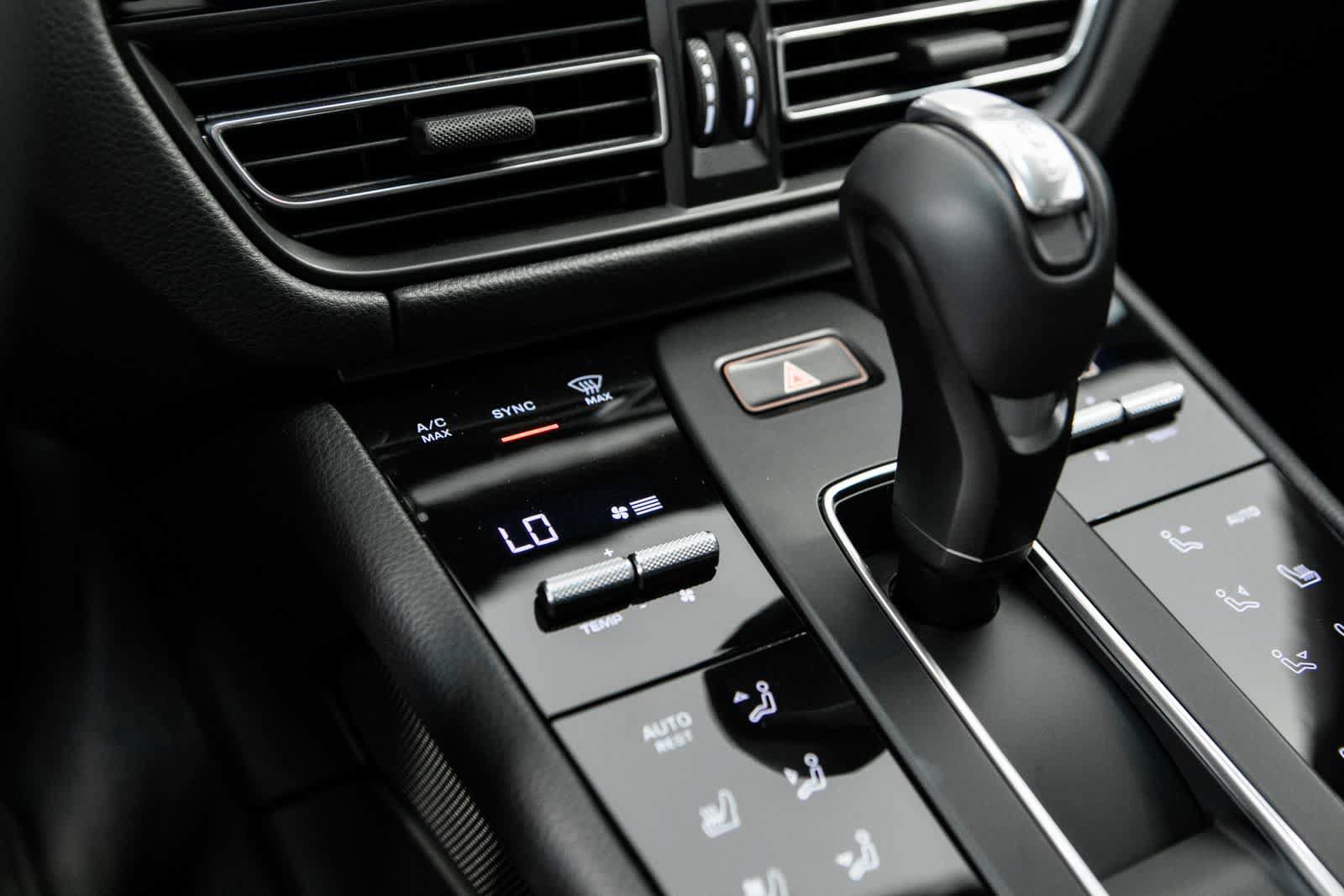 Certified 2025 Porsche Macan AWD/4WD image 24