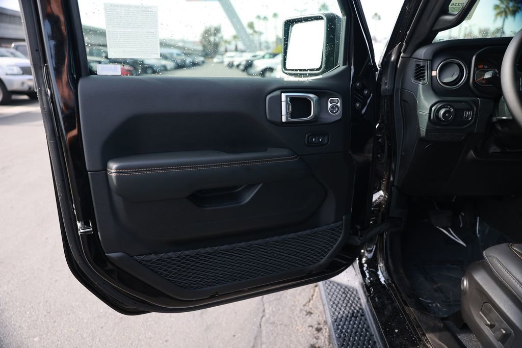 New 2026 Jeep Wrangler Unlimited Sahara AWD/4WD image 14