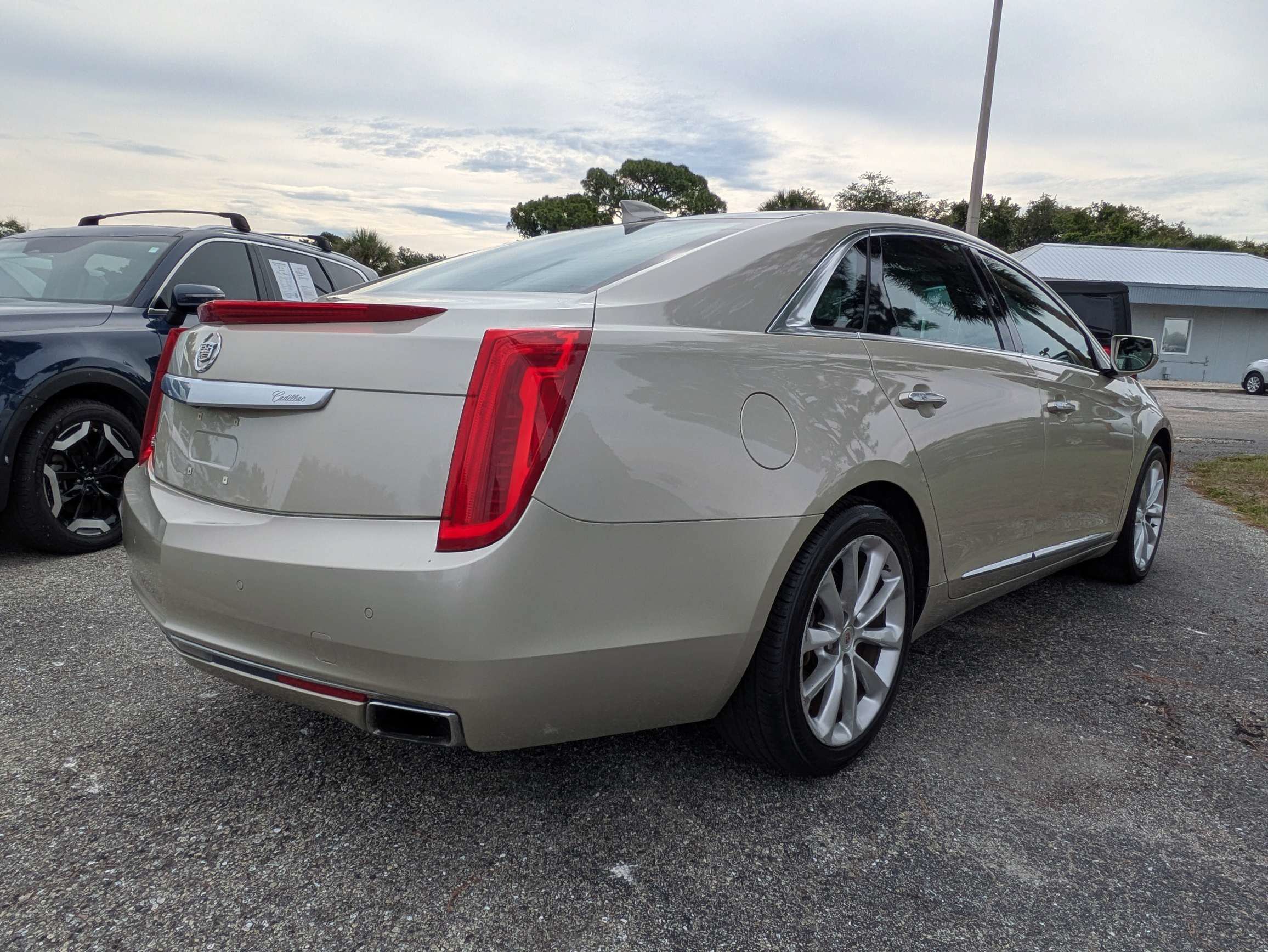 Used 2015 Cadillac XTS Luxury AWD/4WD image 4