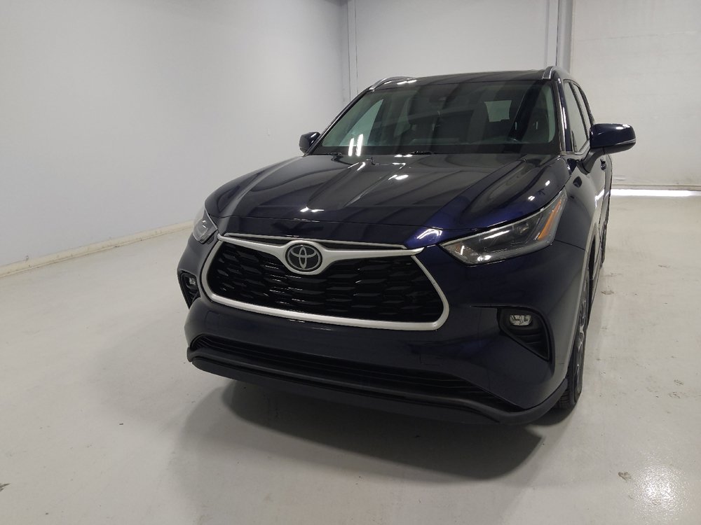 Used 2021 Toyota Highlander XLE AWD/4WD image 15