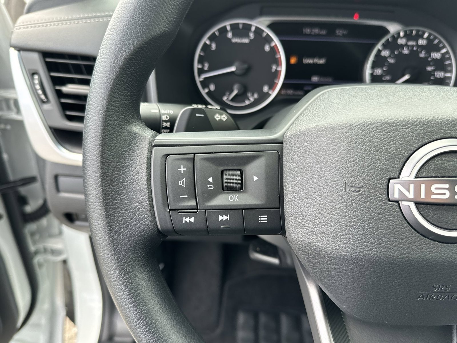 Used 2025 Nissan Rogue S AWD/4WD image 12