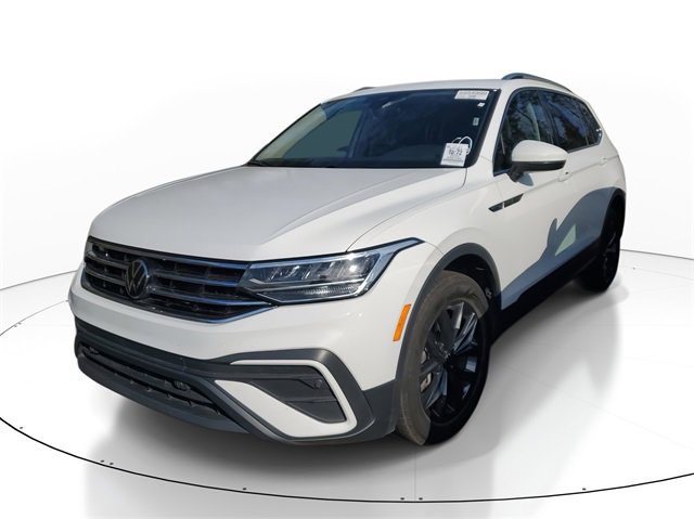 Used 2024 Volkswagen Tiguan SE image 3