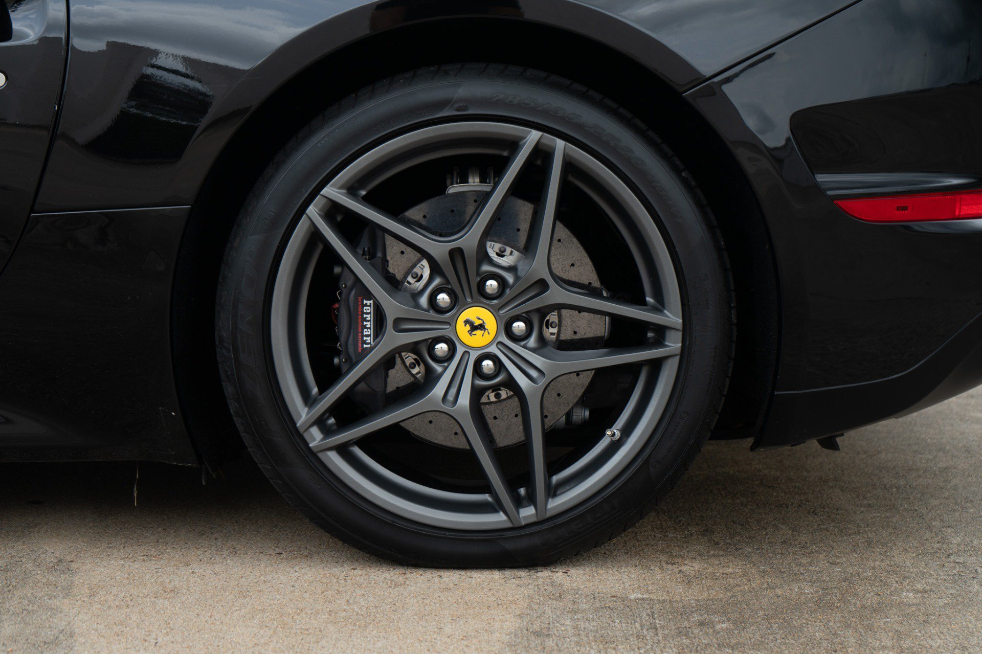 Used 2018 Ferrari California T RWD image 45