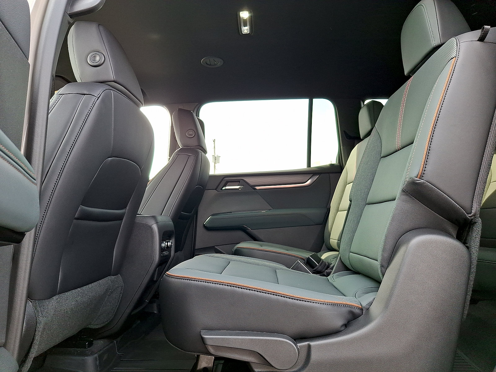 New 2026 GMC Acadia AT4 w/ Super Cruise Package AWD/4WD image 5