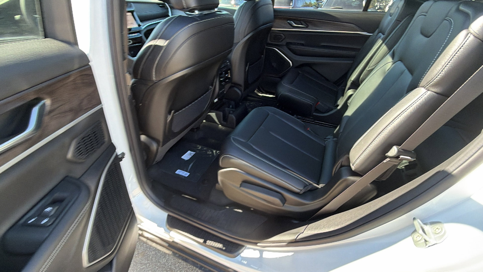 New 2026 Jeep Grand Cherokee L Limited w/ Limited Altitude Package image 20