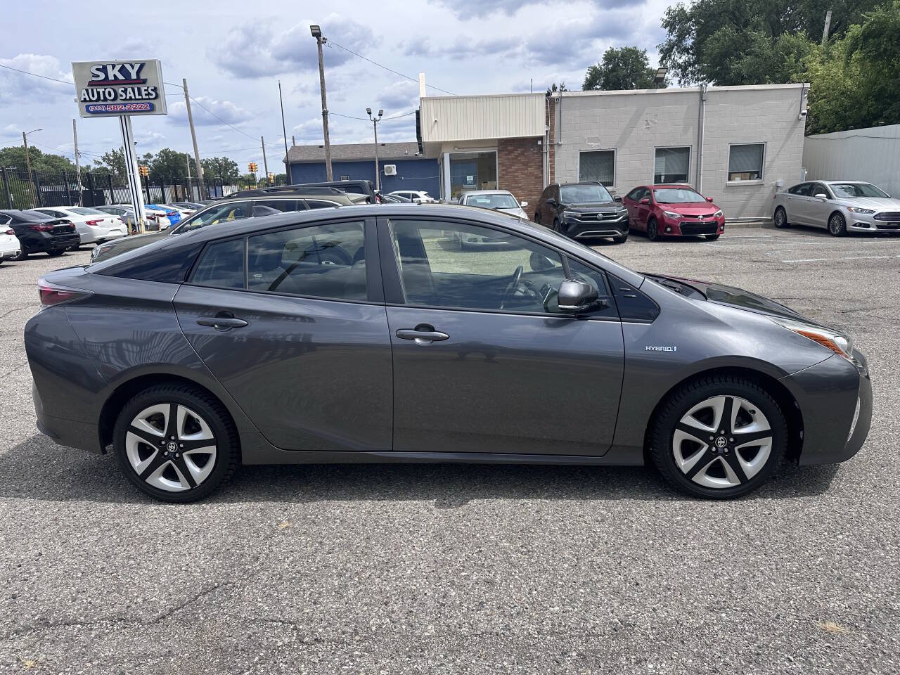 Used 2017 Toyota Prius Three Touring FWD image 8