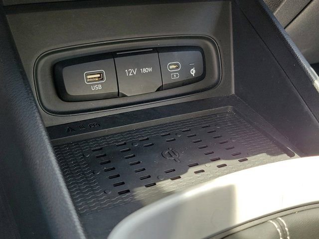 Certified 2023 Hyundai Venue Limited FWD image 26