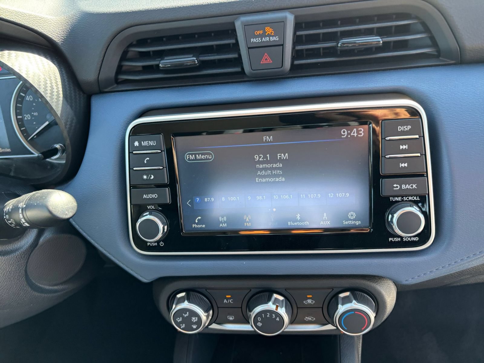 Used 2025 Nissan Versa SV FWD image 20