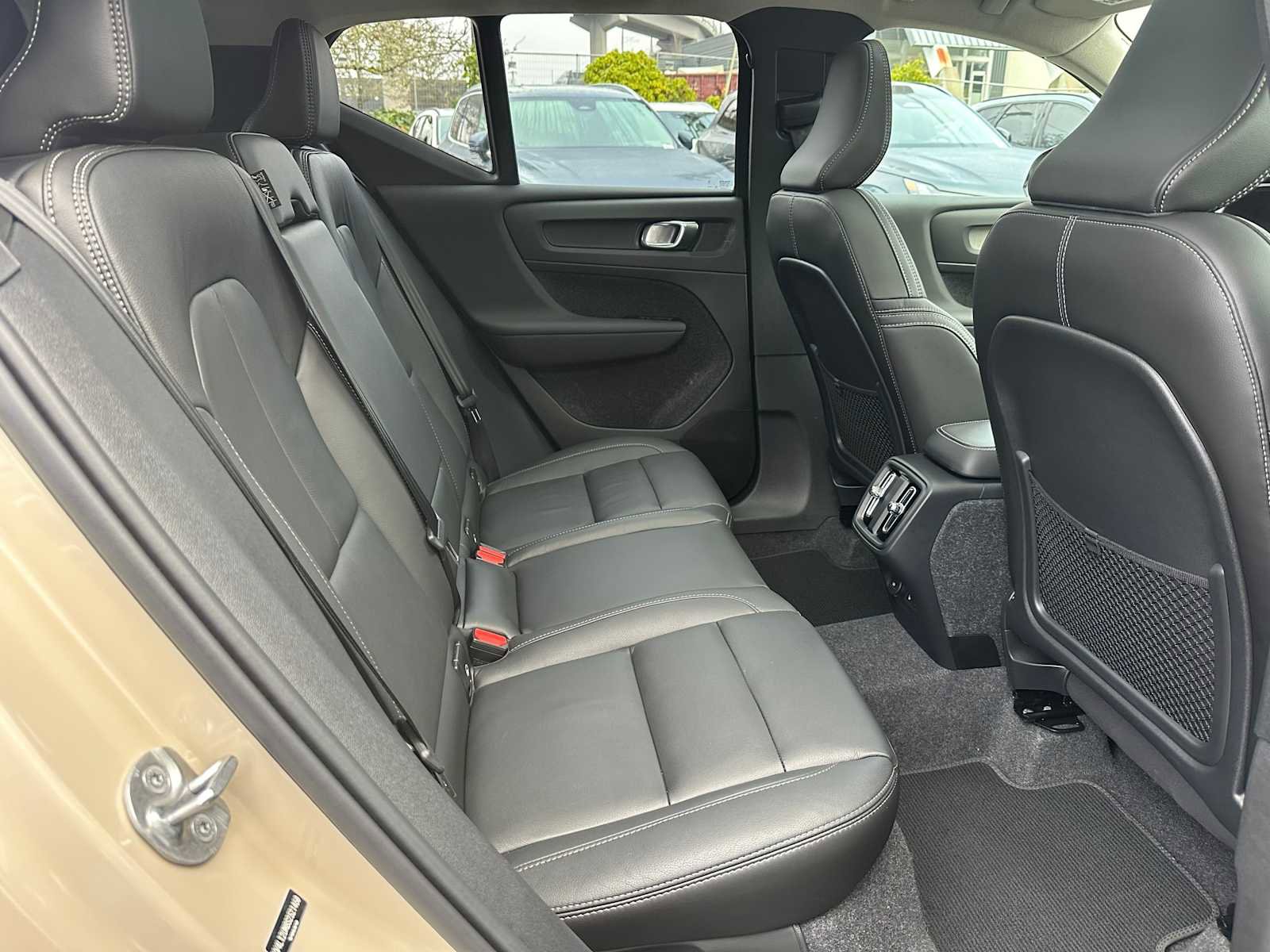 Used 2025 Volvo XC40 B5 Ultra w/ Climate Package image 12