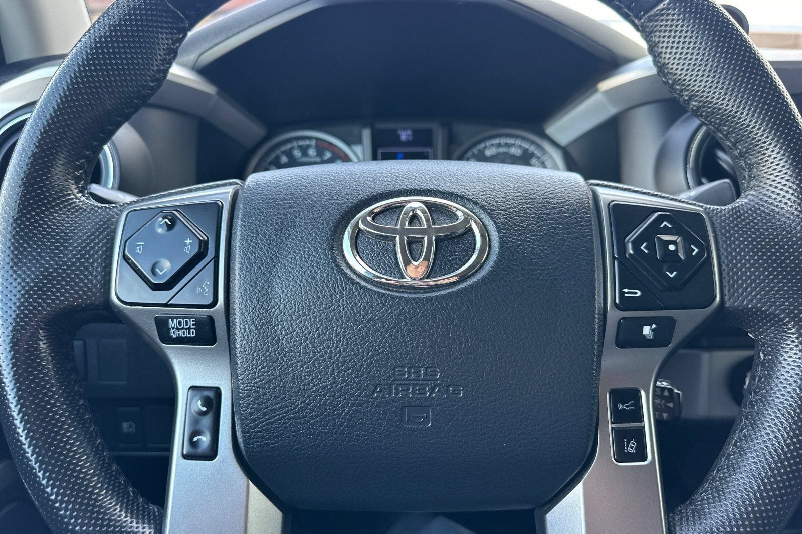 Used 2020 Toyota Tacoma SR5 AWD/4WD image 28