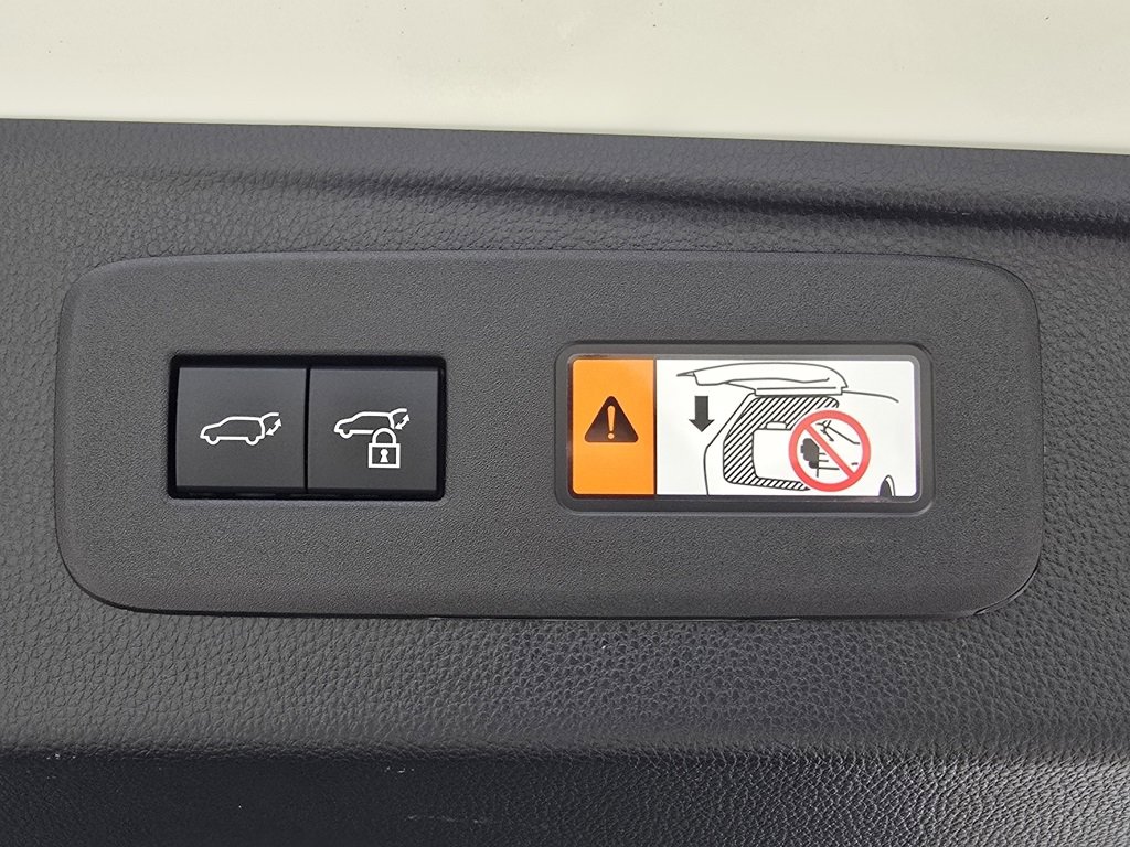 Used 2025 Lexus GX 550 w/ Accessory Package (Z1) image 37