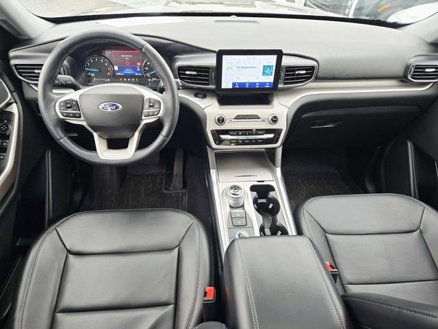 Used 2023 Ford Explorer XLT w/ Equipment Group 202A image 7