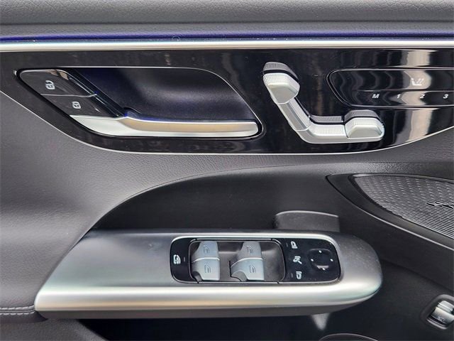 Used 2025 Mercedes-Benz C 300 4MATIC Sedan image 11
