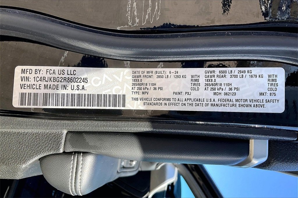 Used 2024 Jeep Grand Cherokee L Limited w/ Luxury Tech Group II image 32