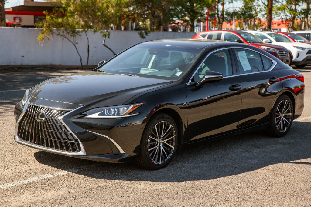 Used 2024 Lexus ES 350 w/ Premium Package FWD image 8