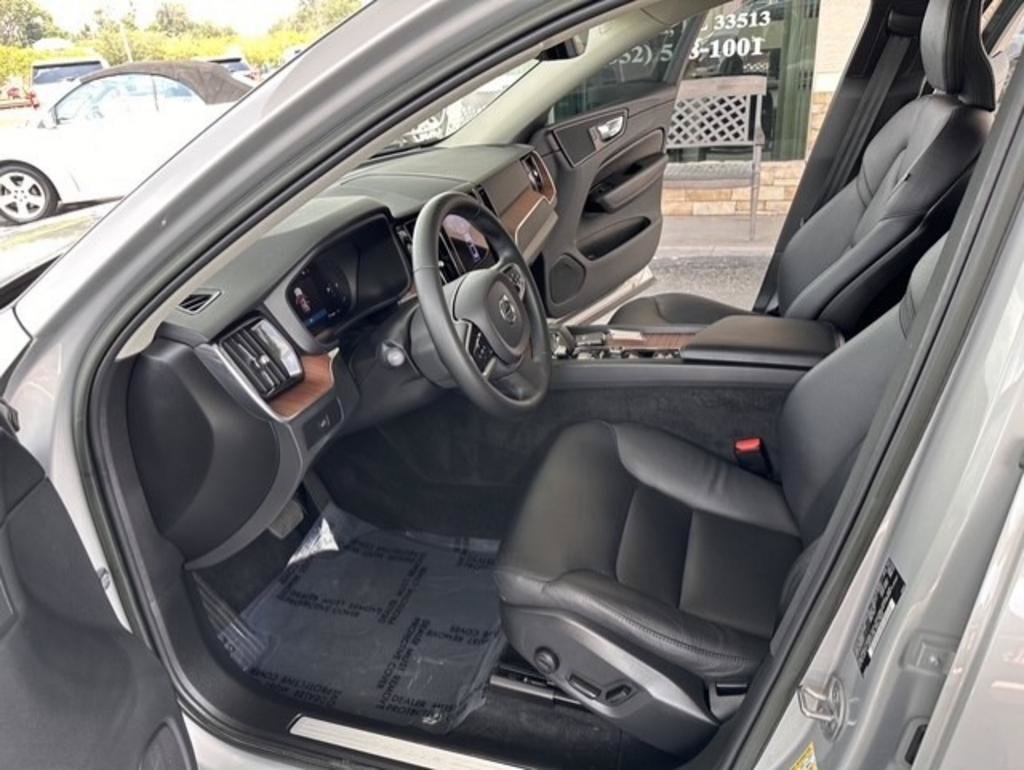 Used 2023 Volvo XC60 B5 Plus AWD/4WD image 16