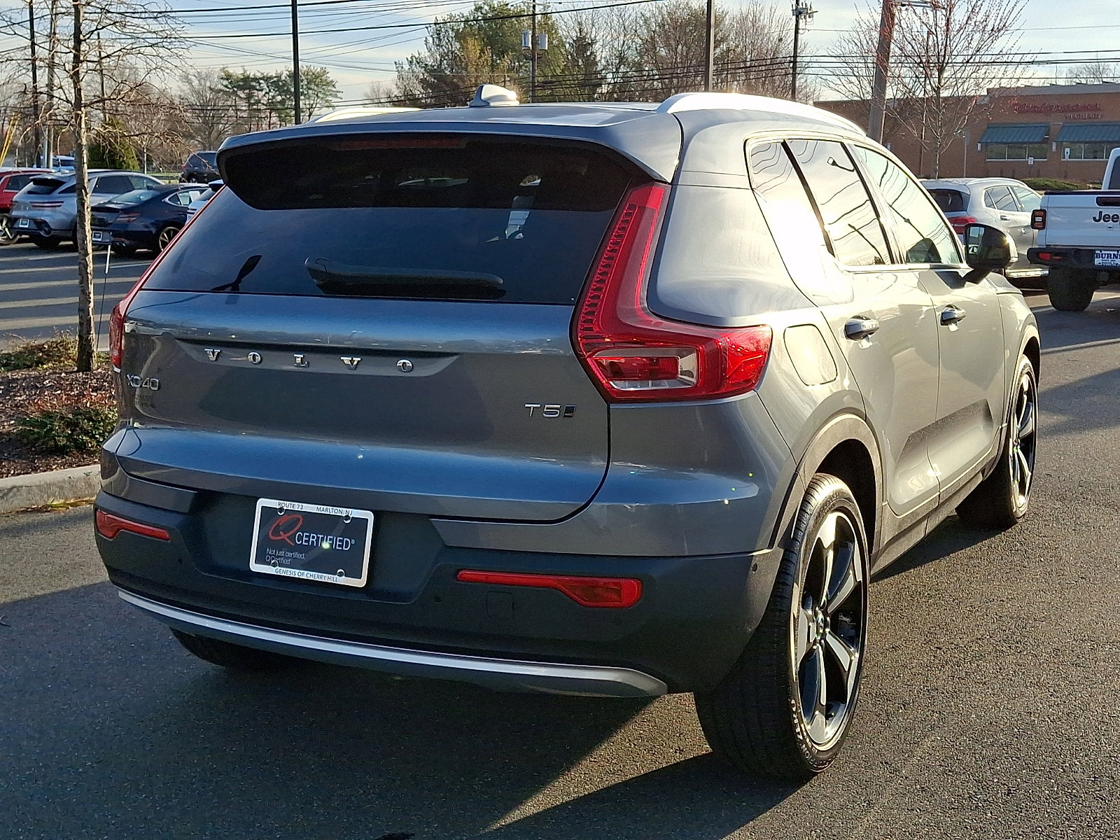 Used 2019 Volvo XC40 T5 Momentum image 6