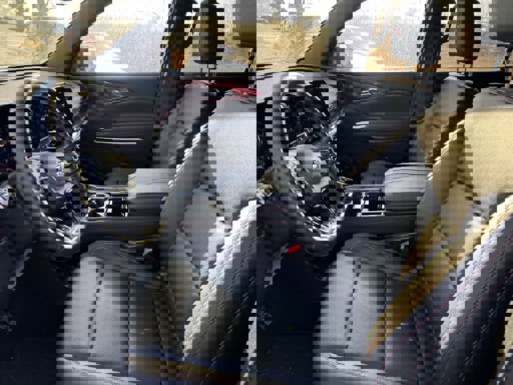 Used 2025 Chevrolet Traverse Z71 image 9