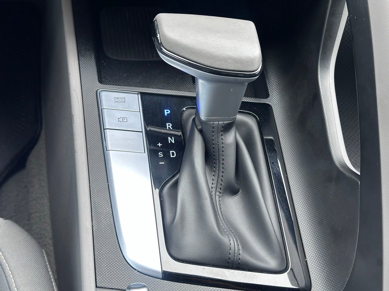 Used 2025 Hyundai Elantra Sport FWD image 32