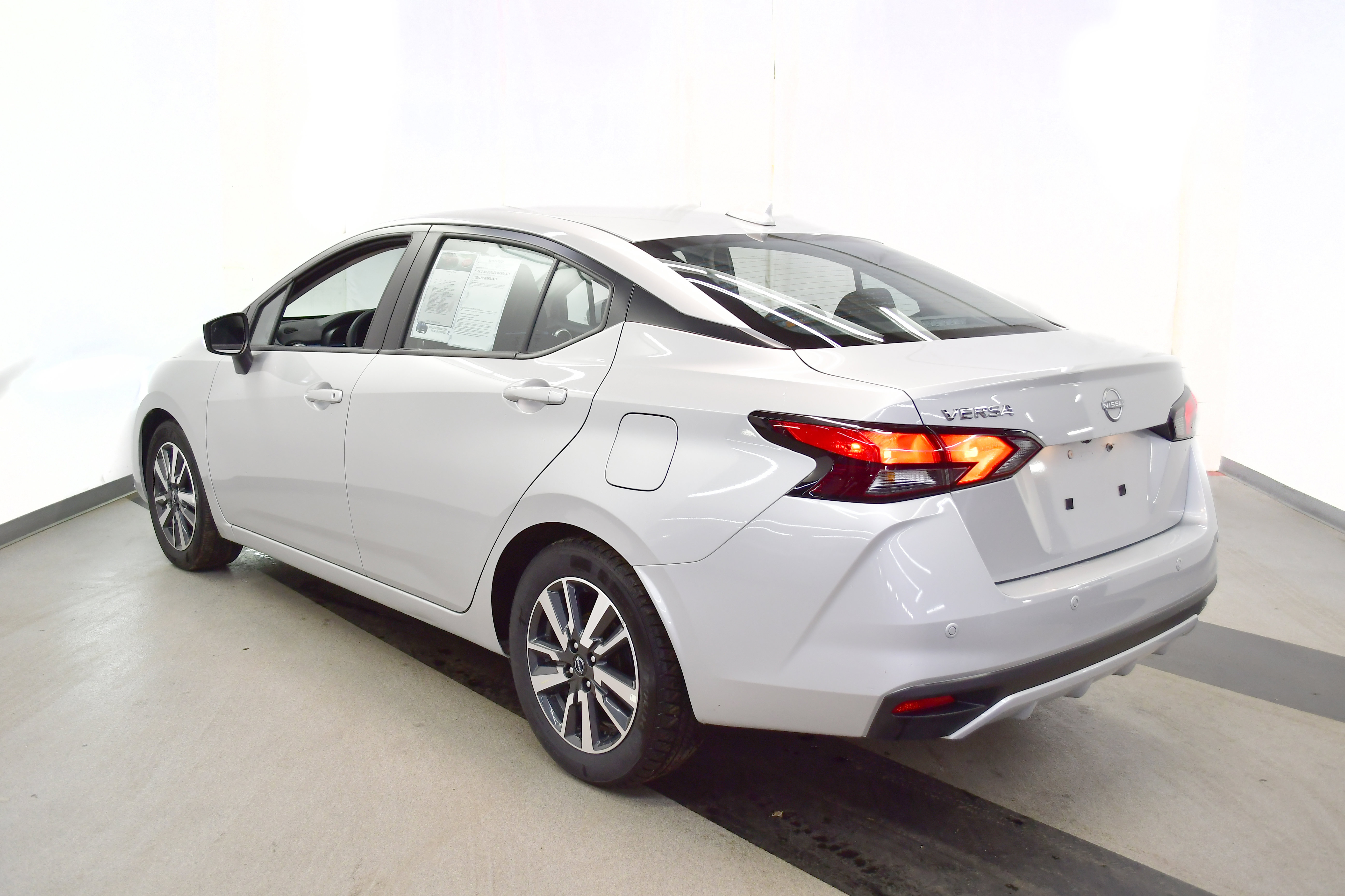 Used 2025 Nissan Versa SV image 8