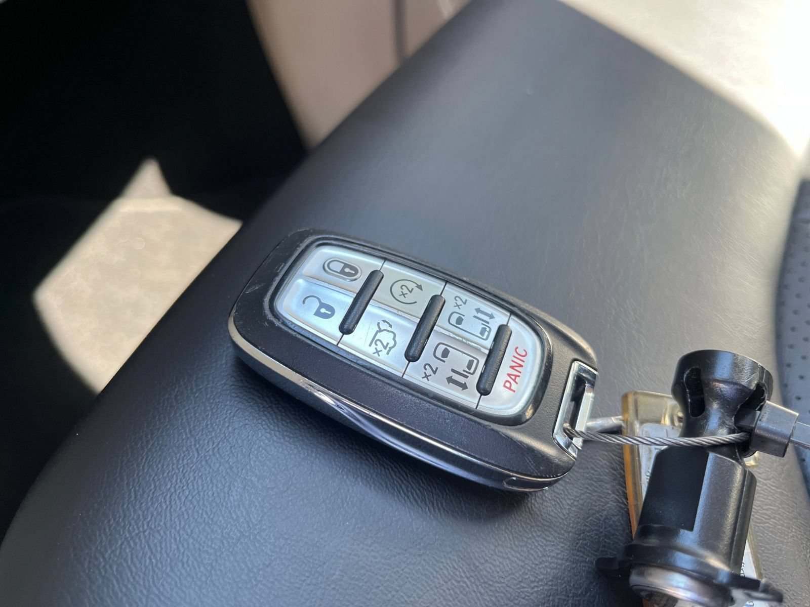 Used 2023 Chrysler Pacifica Touring-L FWD image 27