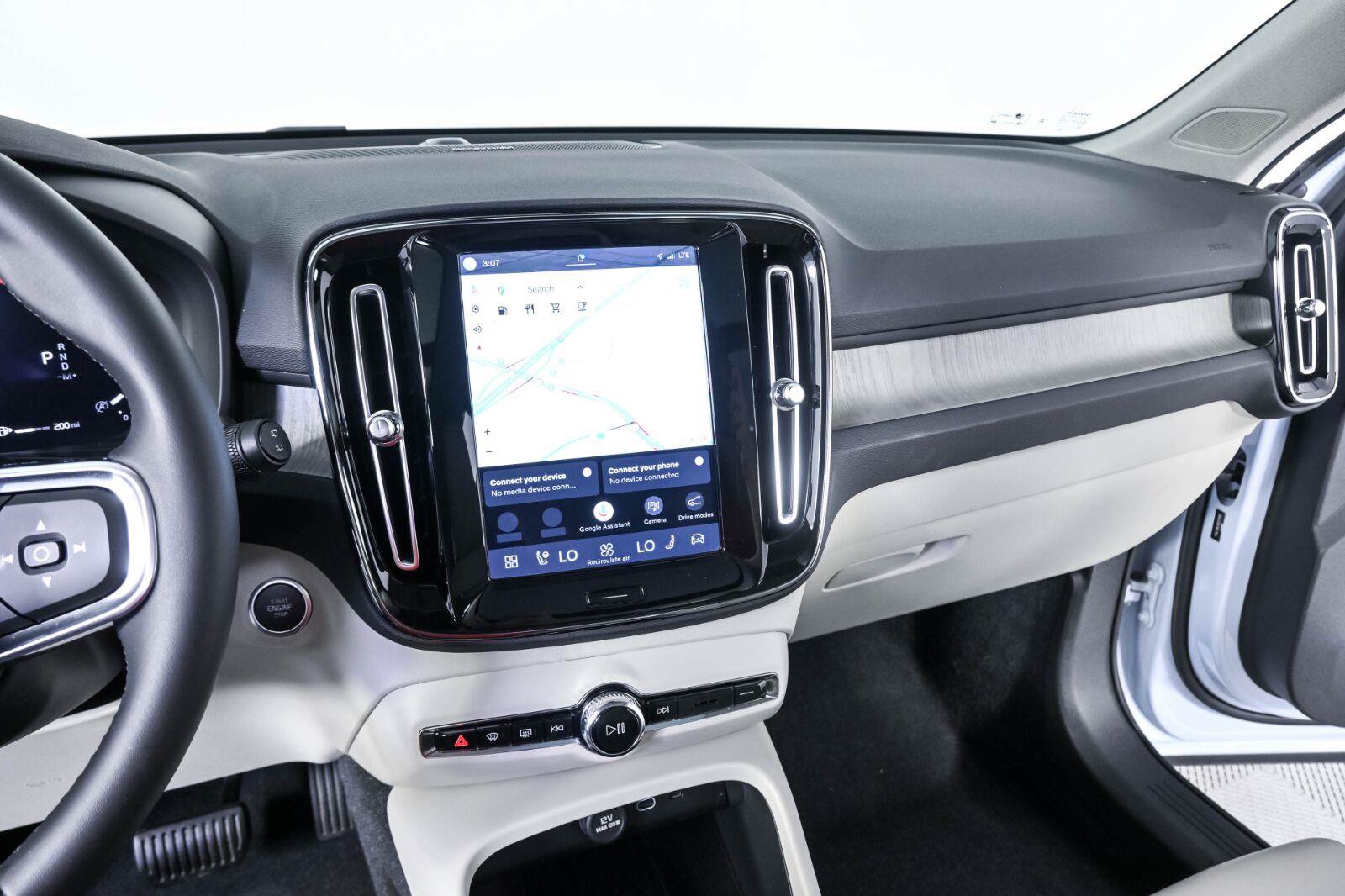 Certified 2024 Volvo XC40 B5 Plus w/ Protection Package Premier AWD/4WD image 13