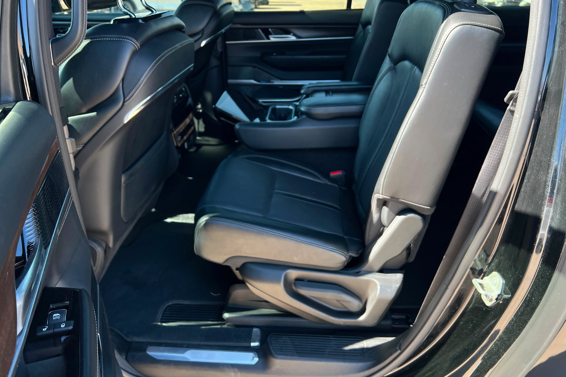 Used 2024 Jeep Grand Wagoneer L 4WD image 21