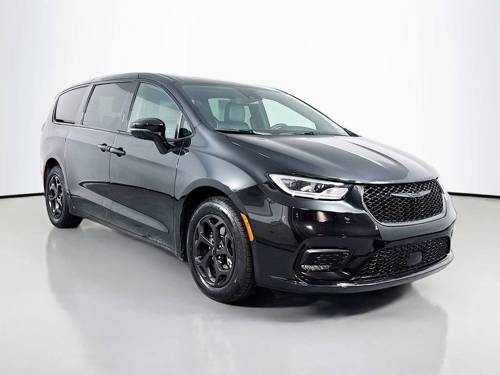Used 2022 Chrysler Pacifica Limited w/ S Appearance Package FWD image 4