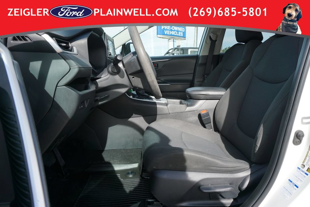 Used 2022 Toyota RAV4 LE AWD/4WD image 16