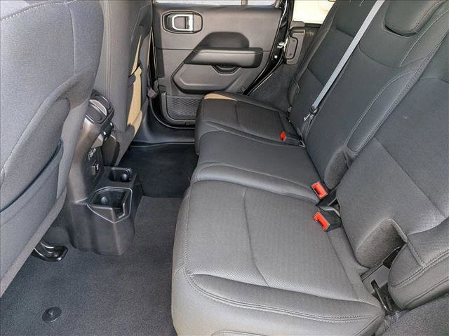 Used 2019 Jeep Wrangler Unlimited Sahara image 17