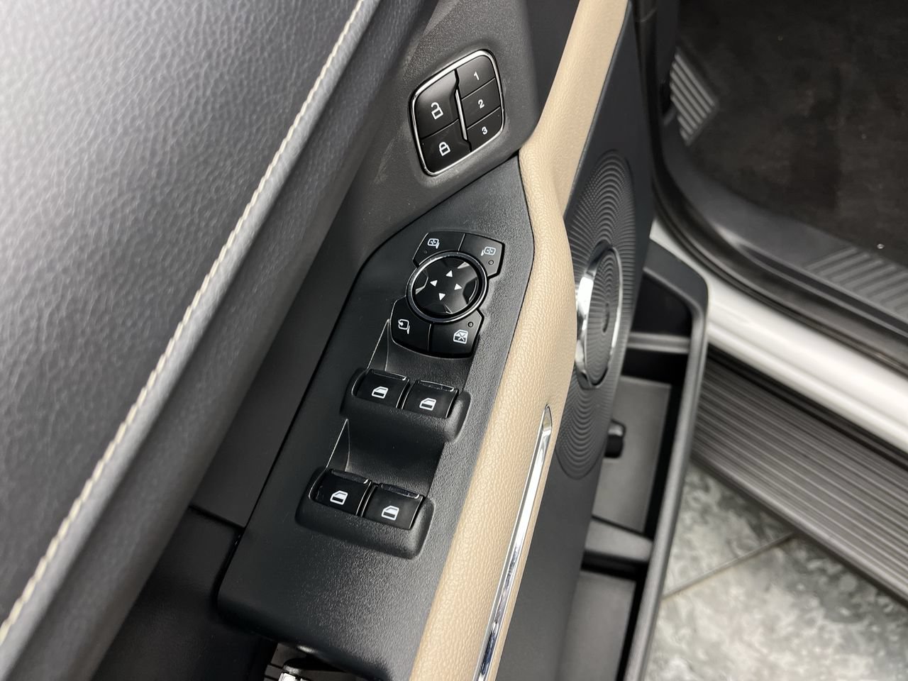 Certified 2024 Ford Expedition XLT AWD/4WD image 10