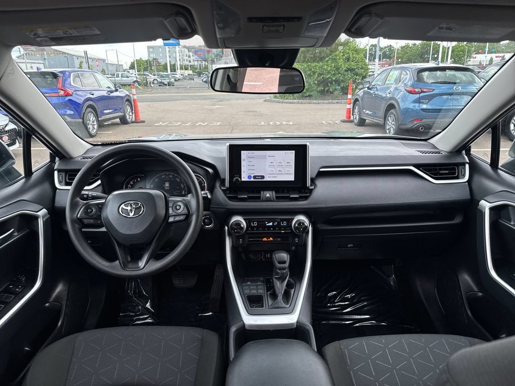Used 2025 Toyota RAV4 XLE AWD/4WD image 11