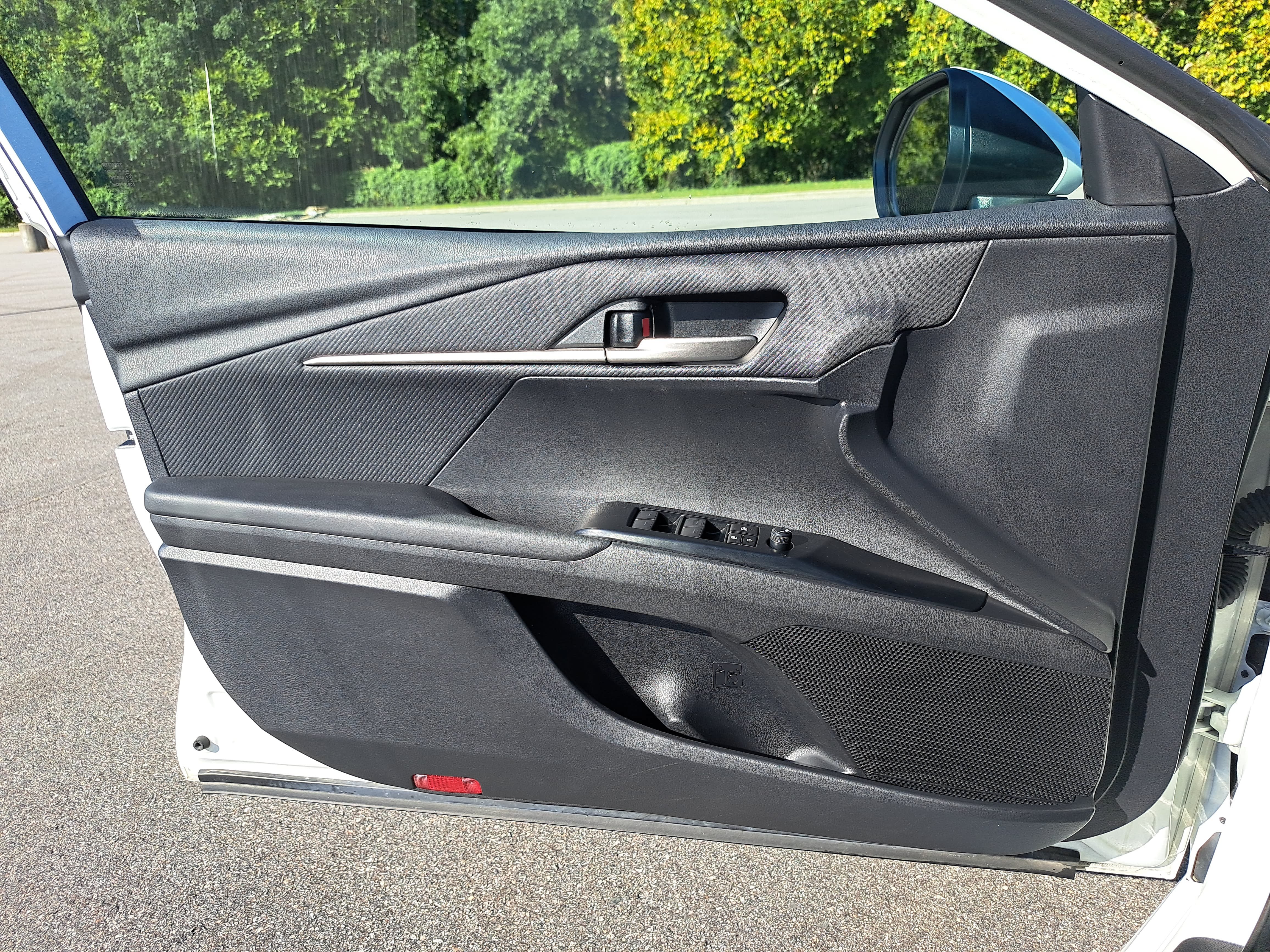 Used 2025 Toyota Camry SE FWD image 27