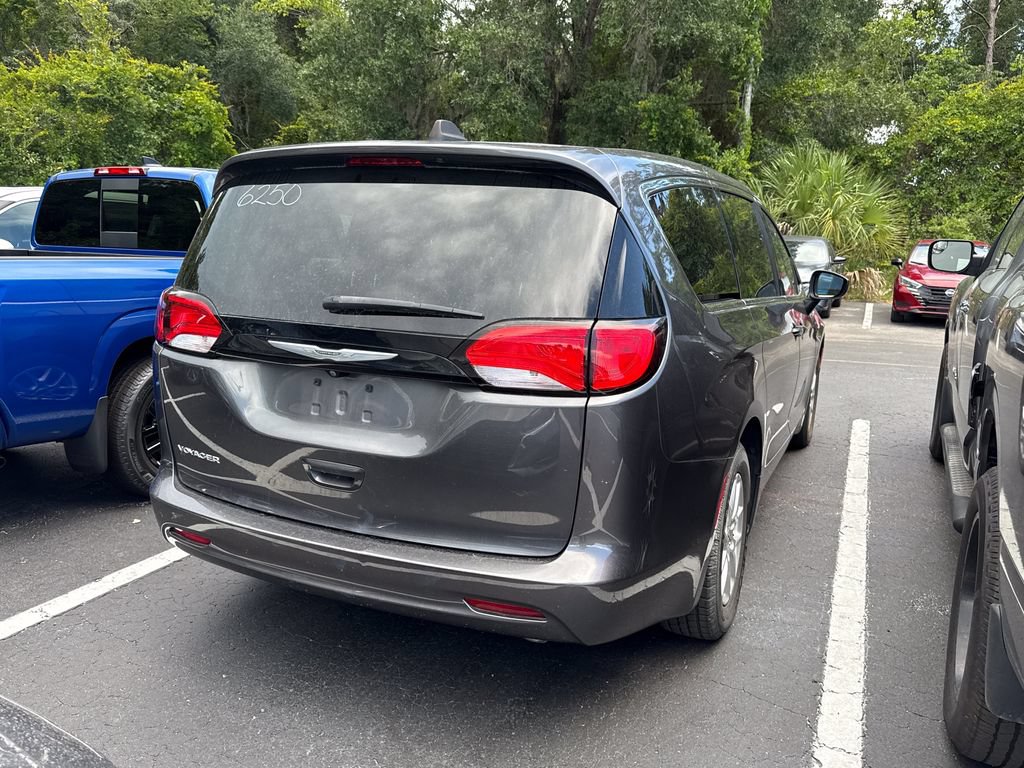 Used 2022 Chrysler Voyager LX FWD image 6
