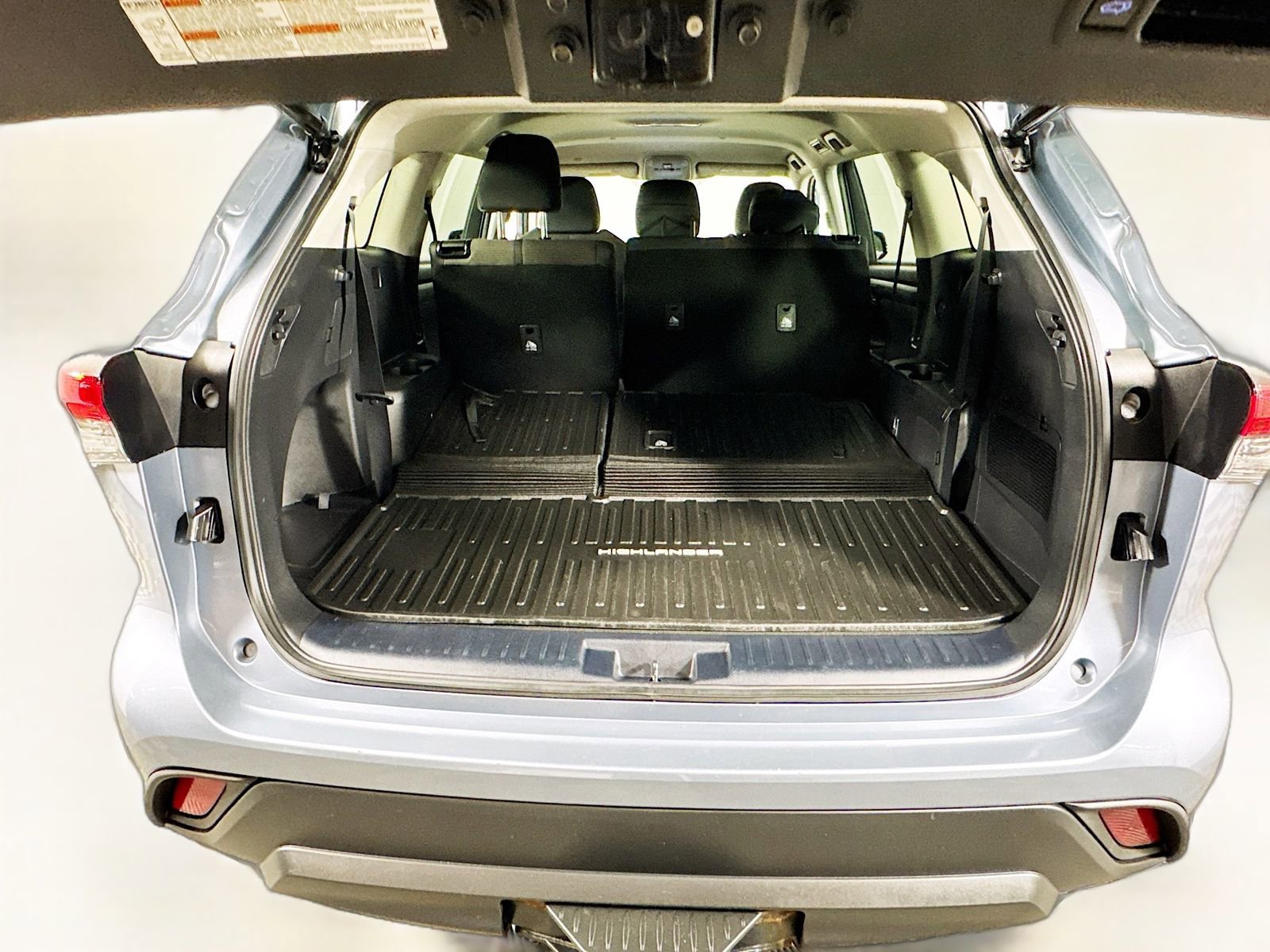 Used 2022 Toyota Highlander LE AWD/4WD image 23