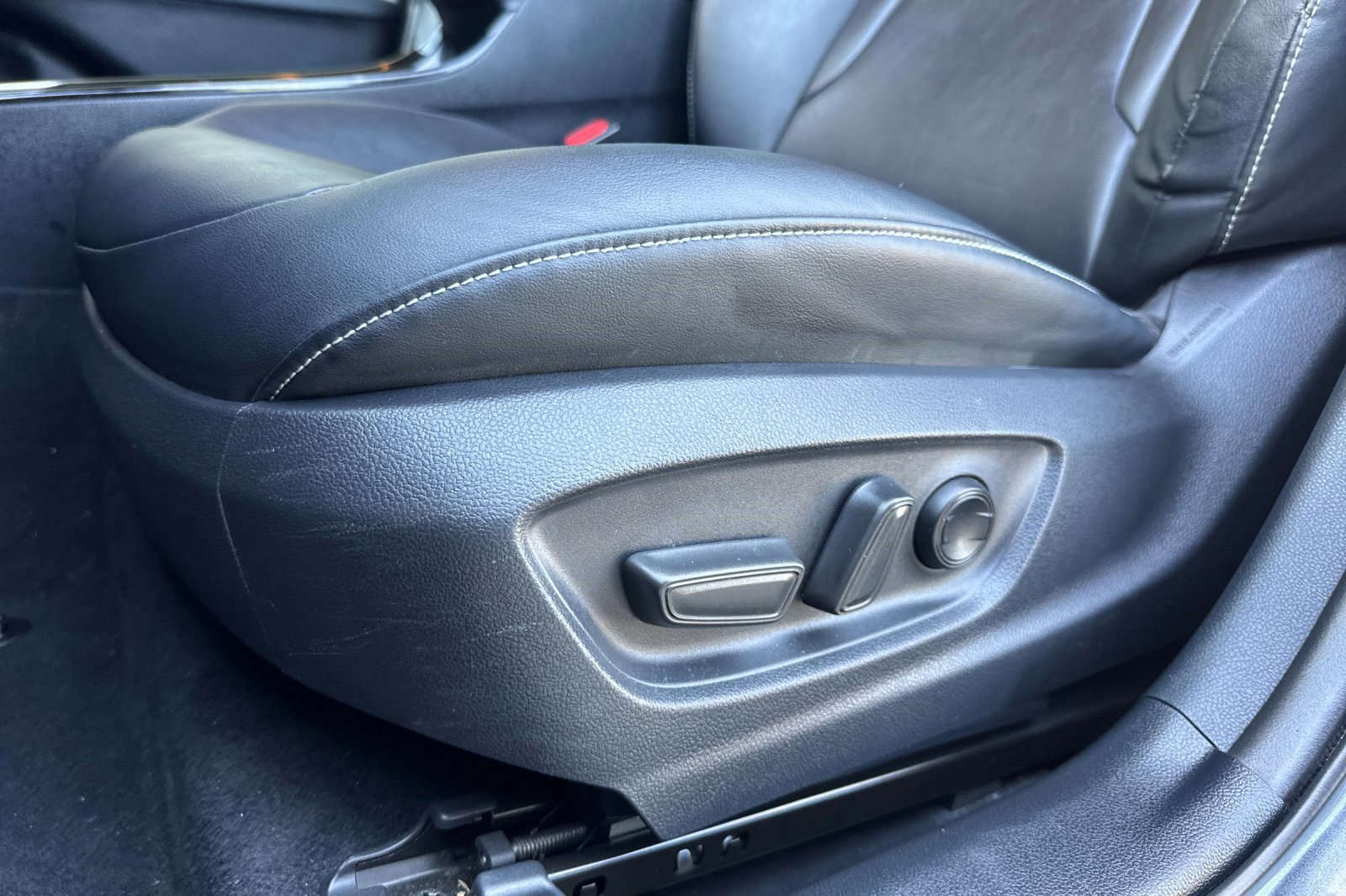 Used 2020 Toyota Prius Prime Limited w/ Carpet Mat Package FWD image 14