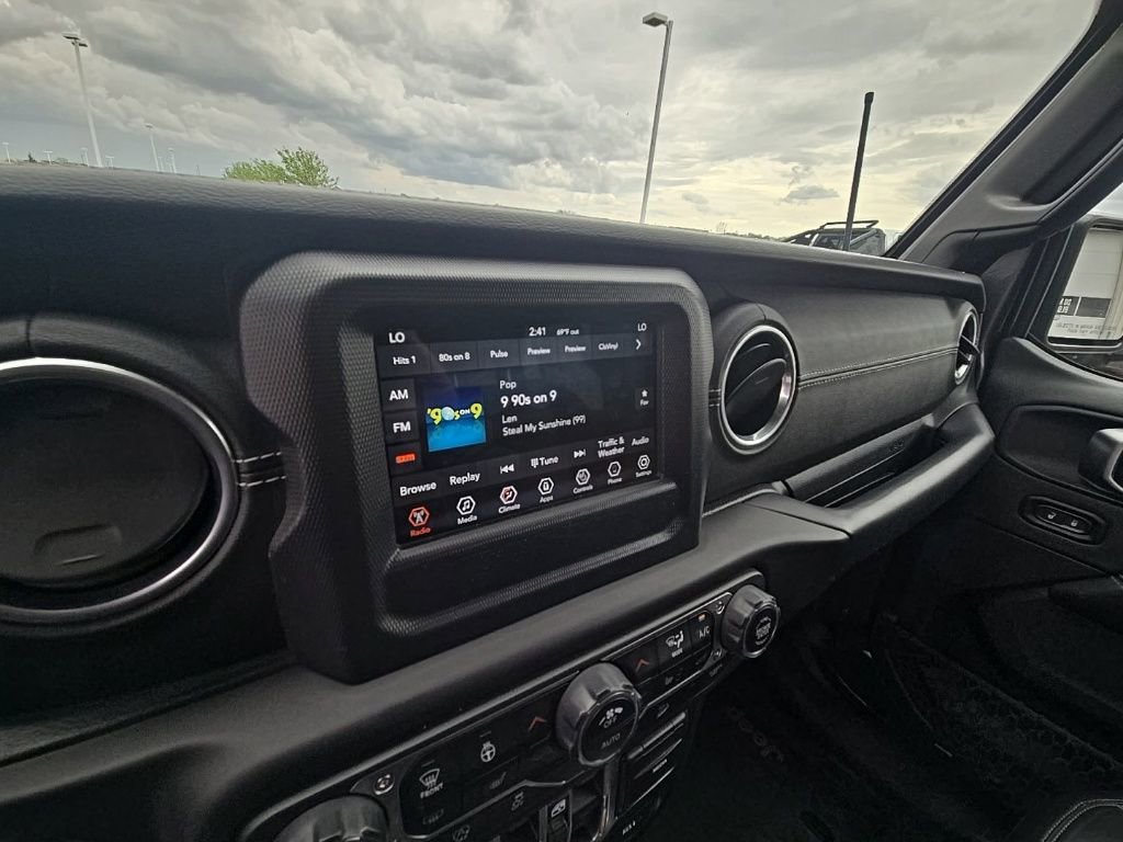 Used 2018 Jeep Wrangler Unlimited Sahara w/ Cold Weather Group image 18