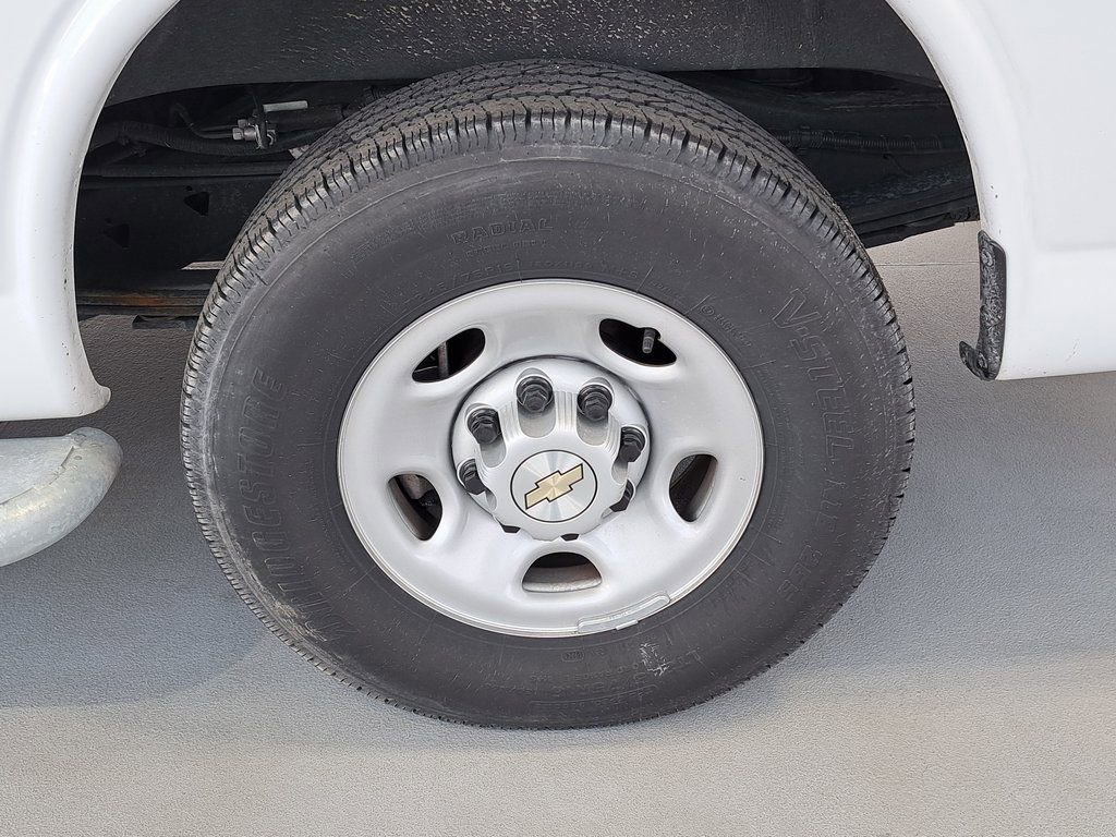 Used 2024 Chevrolet Express 2500 w/ Driver Convenience Package image 31