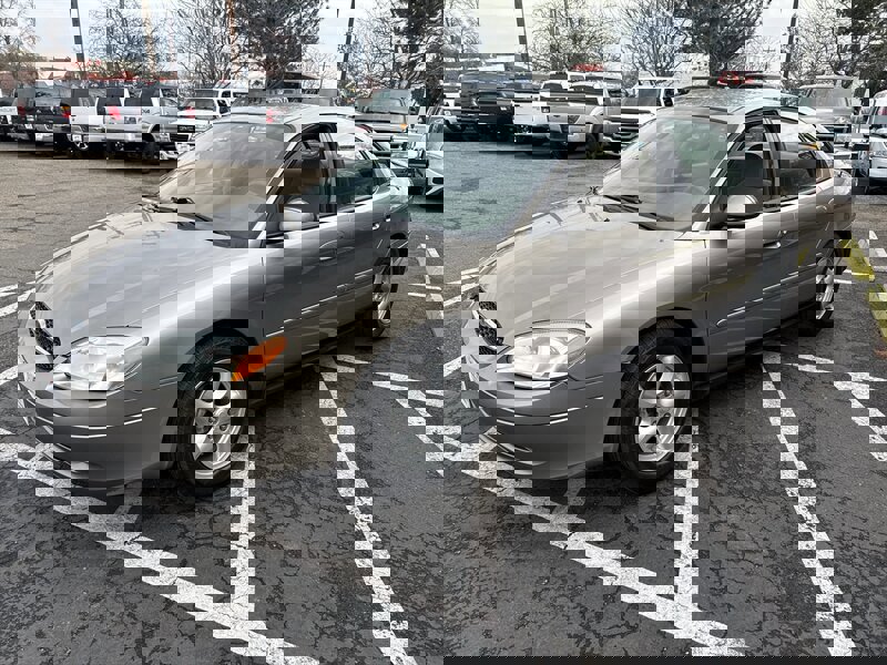 Used 2003 Ford Taurus SE image 2