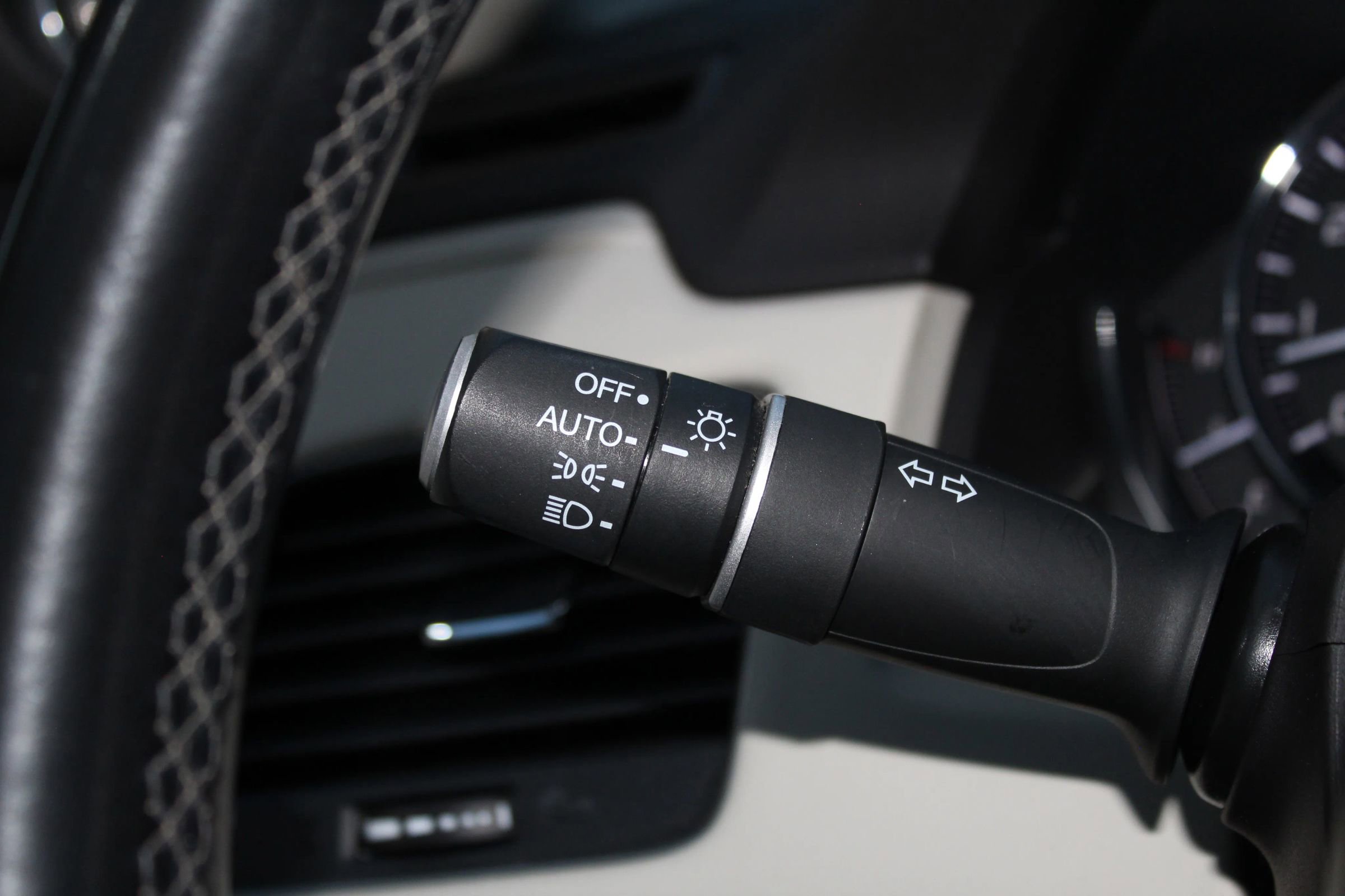 Used 2015 Acura RLX w/ Technology Package image 28