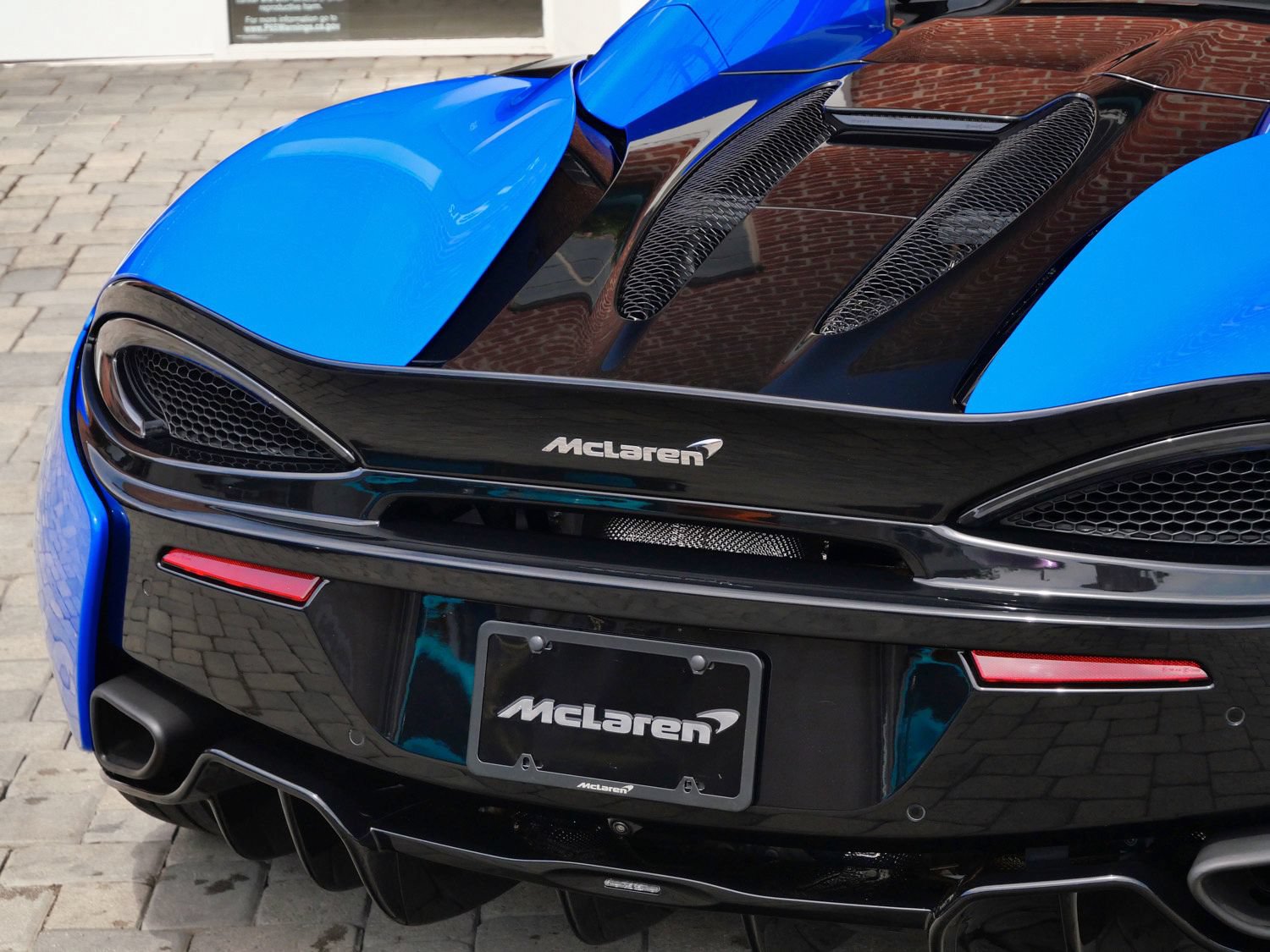 Used 2020 McLaren 570S Spider RWD image 14