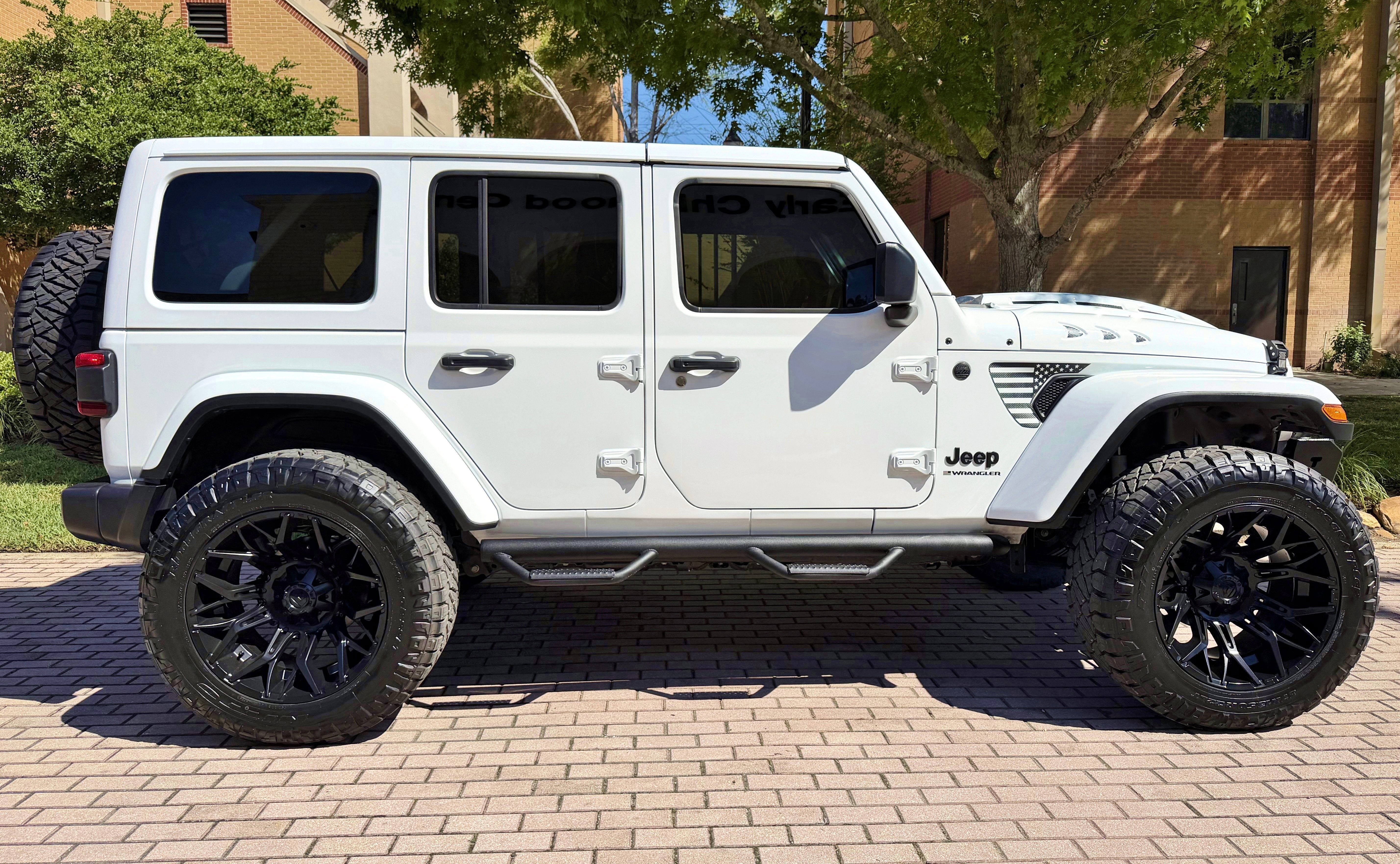 Used 2026 Jeep Wrangler Sahara AWD/4WD image 2